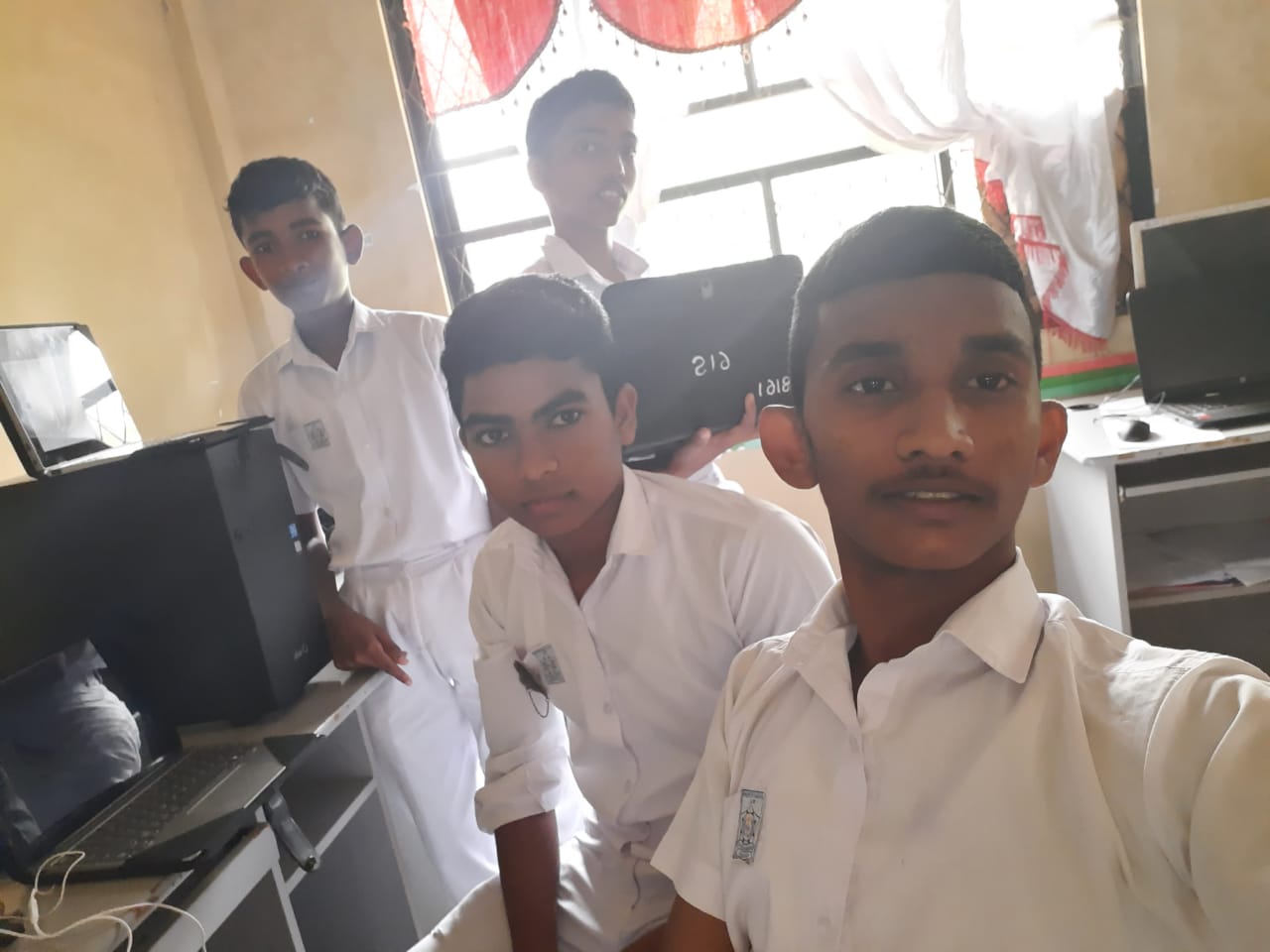 අප පාසලේ සෑම දෙයකටම සම්බන්ද වන ඉතාමත් එකමුතු තාක්ශන වේද කන්ඩායමක් ඈත